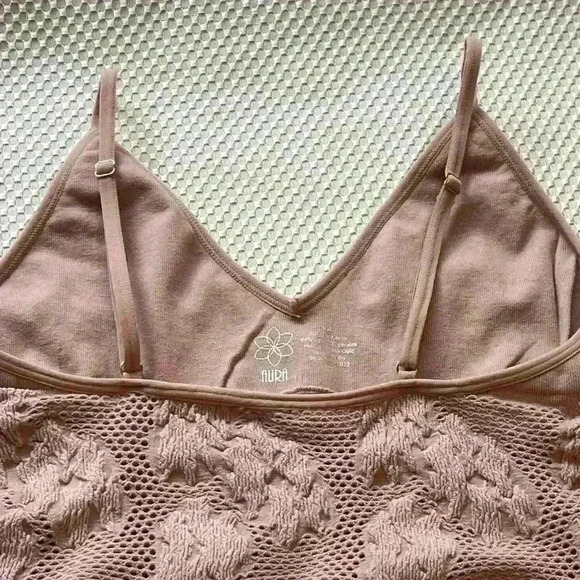 ✨Aura M/L Dusty Rose floral bodysuit with mesh details - Picture 3 of 8